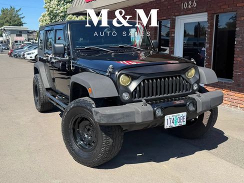 Used 2015 Jeep Wrangler Unlimited Rubicon w/ Connectivity Group AWD/4WD image 1