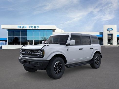 New 2026 Ford Bronco Outer Banks AWD/4WD image 1