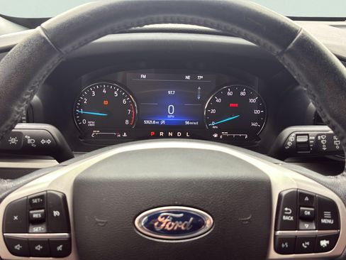 Used 2021 Ford Explorer XLT RWD image 34