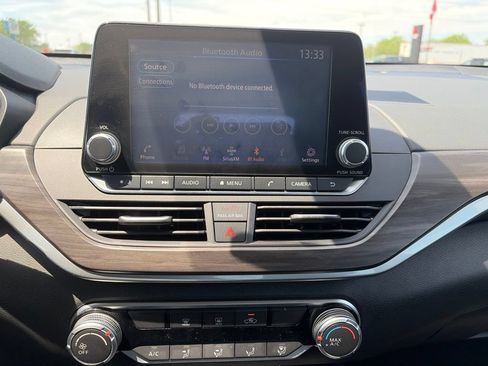 Used 2025 Nissan Altima 2.5 SV FWD image 23