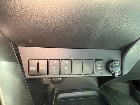 Used 2016 Toyota RAV4 SE AWD/4WD image 25