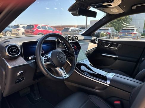 Used 2025 Mercedes-Benz GLC 300 4MATIC image 4