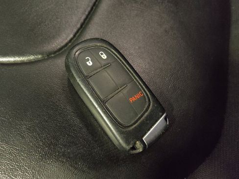 Used 2020 Jeep Cherokee Latitude Plus image 32