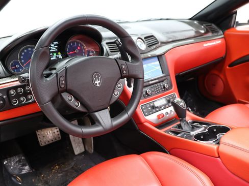 Used 2015 Maserati GranTurismo Sport RWD image 2