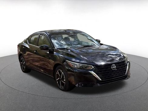 Used 2025 Nissan Sentra SV image 3