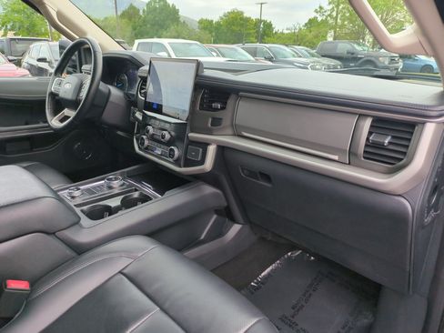 Used 2024 Ford Expedition XLT AWD/4WD image 32