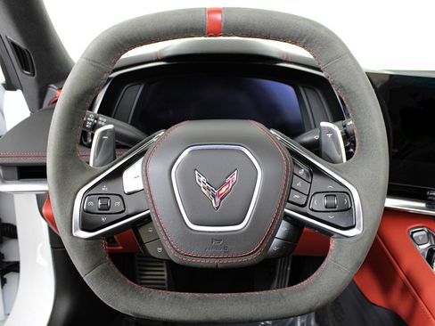 Used 2022 Chevrolet Corvette Stingray Premium Conv w/ Z51 Performance Package RWD image 43