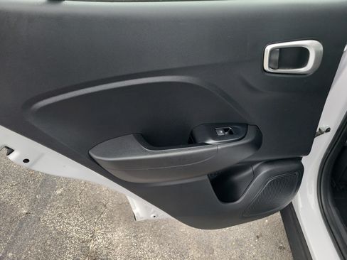 Used 2021 Hyundai Venue SEL FWD image 15