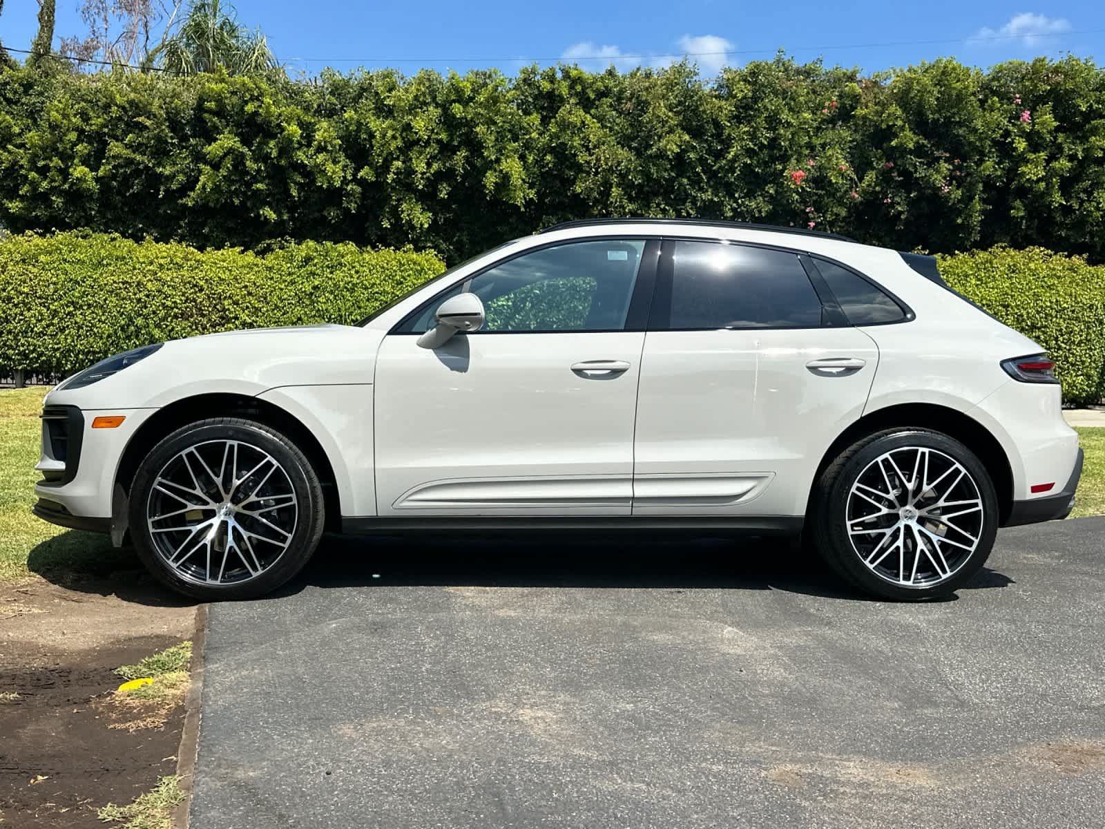 Used 2026 Porsche Macan AWD/4WD image 2