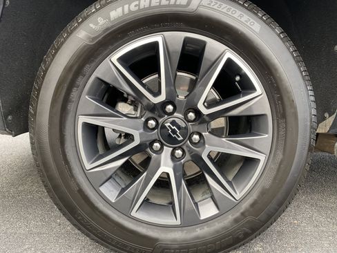 Used 2023 Chevrolet Suburban Z71 image 45