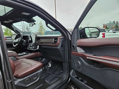 Used 2022 Ford Expedition Limited image 10