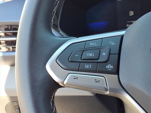 Certified 2022 Volkswagen Taos SE image 31