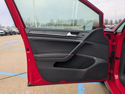 Used 2016 Volkswagen GTI SE w/ Driver Assistance Package image 11