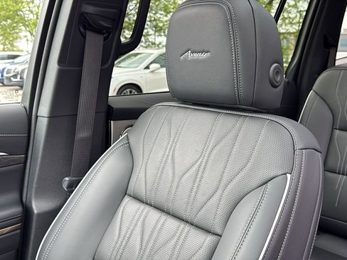 Used 2025 Buick Enclave Avenir w/ Super Cruise Package AWD/4WD image 23