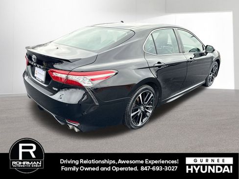 Used 2018 Toyota Camry XSE image 9