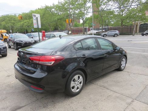 Used 2017 Kia Forte LX FWD image 4