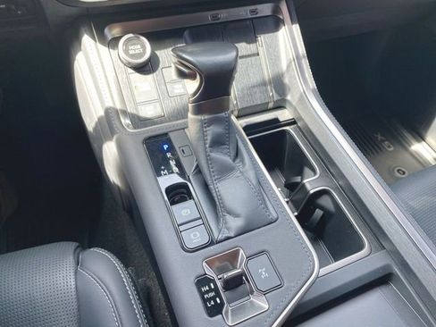 Used 2024 Lexus GX 550 w/ Accessory Package (Z1) AWD/4WD image 16