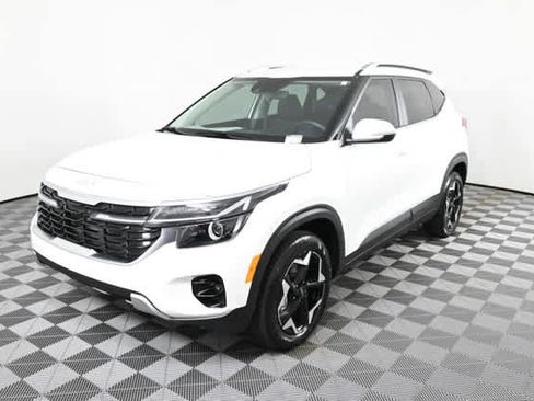 Used 2025 Kia Seltos EX image 2