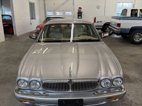 Used 2001 Jaguar XJ Vanden Plas RWD image 2