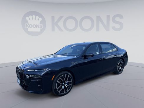 Used 2024 BMW 760i xDrive w/ Premium Package 2 AWD/4WD image 1