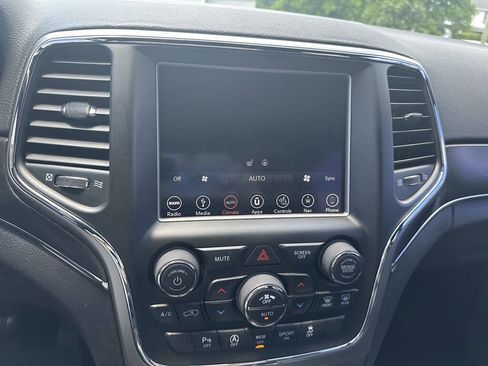 Used 2018 Jeep Grand Cherokee Limited image 22