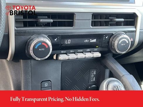 Used 2024 Toyota Tacoma TRD Sport AWD/4WD image 31