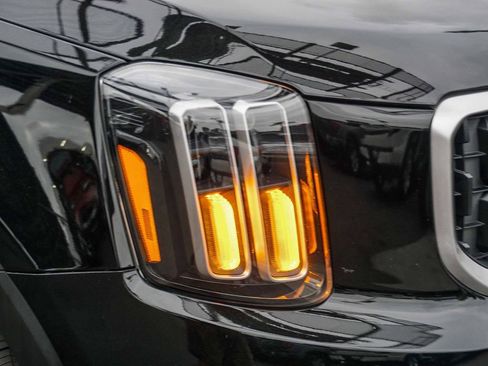 Used 2024 Kia Telluride EX w/ EX Captain's Chair Package FWD image 11