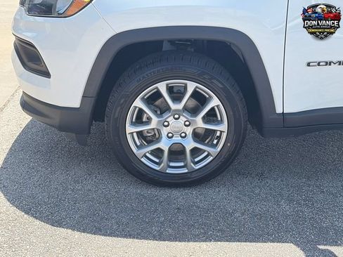Used 2022 Jeep Compass Latitude AWD/4WD image 26