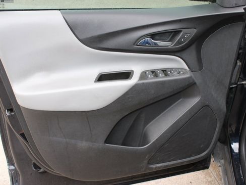 Used 2020 Chevrolet Equinox LS image 19