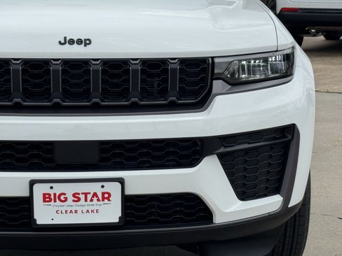 New 2026 Jeep Grand Cherokee Altitude RWD image 5