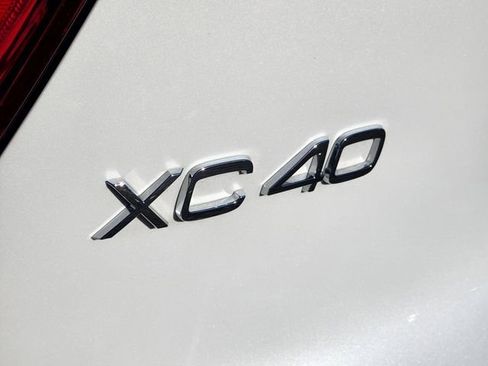 Certified 2023 Volvo XC40 B5 Ultimate w/ Climate Package image 18