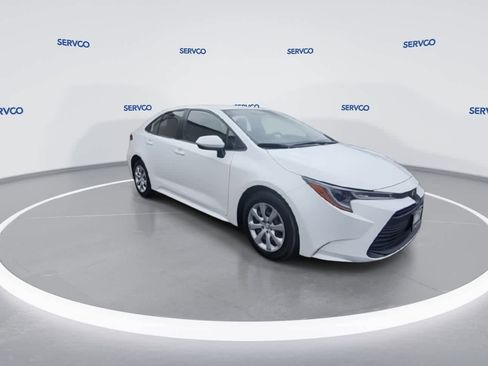 Used 2023 Toyota Corolla LE image 2