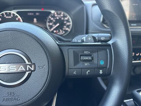 Used 2023 Nissan Rogue SV FWD image 15