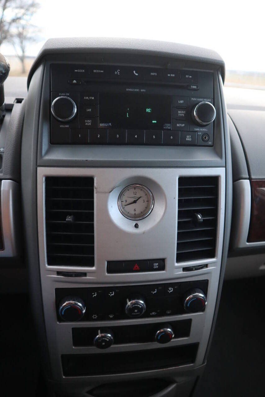 Used 2010 Chrysler Town & Country Touring FWD image 36