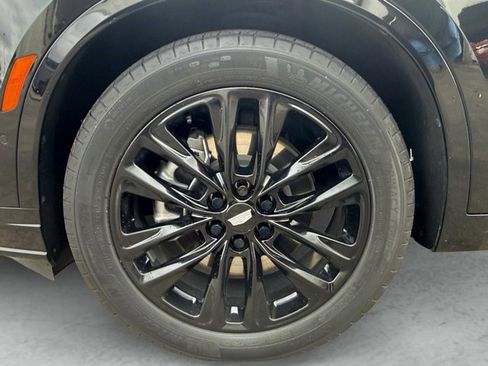 Certified 2022 Cadillac XT6 Premium Luxury w/ LPO, ONYX Package FWD image 23