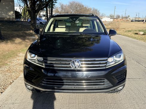 Used 2016 Volkswagen Touareg Executive image 3