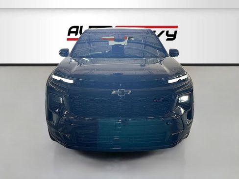Used 2026 Chevrolet Traverse High Country FWD image 2
