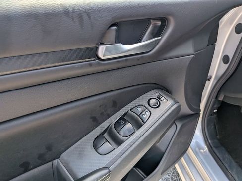 Used 2024 Nissan Altima 2.5 SV FWD image 14