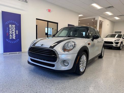 Used 2016 MINI Cooper 4-Door Hardtop FWD image 3
