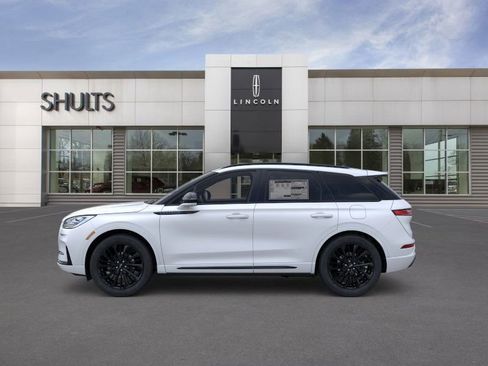 New 2026 Lincoln Corsair Reserve w/ Jet Appearance Package image 3