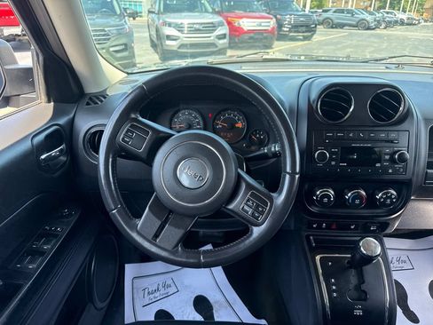 Used 2016 Jeep Patriot High Altitude AWD/4WD image 16