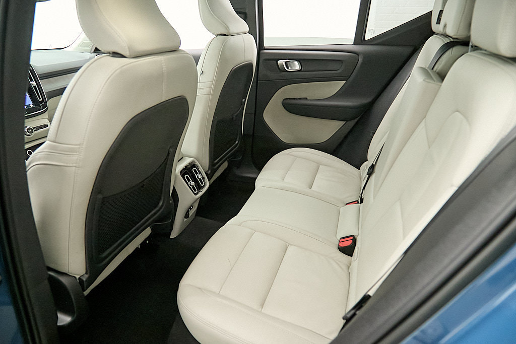 Certified 2023 Volvo XC40 B5 Plus w/ Protection Package Premier AWD/4WD image 21
