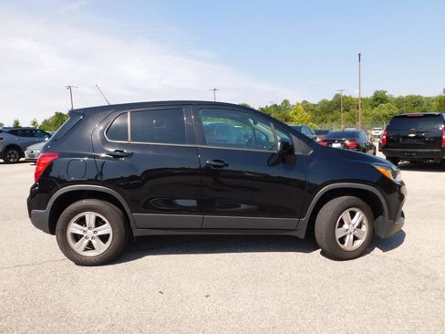 Used 2019 Chevrolet Trax LS w/ Tint and Cruise Package AWD/4WD image 4