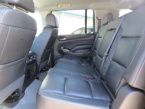 Used 2019 Chevrolet Suburban LT image 14