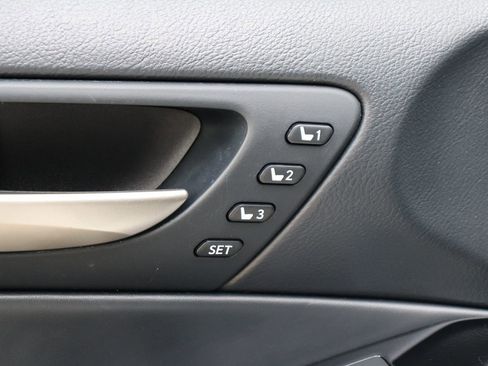 Used 2018 Lexus IS 300 AWD image 40