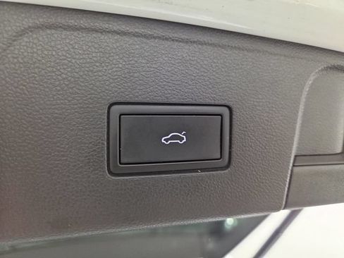 Used 2024 Volkswagen Atlas SE AWD/4WD image 35