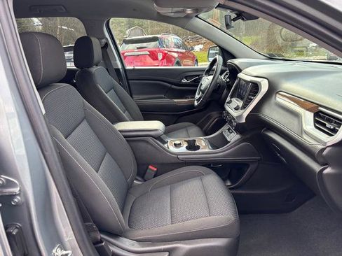 Used 2023 GMC Acadia SLE image 16