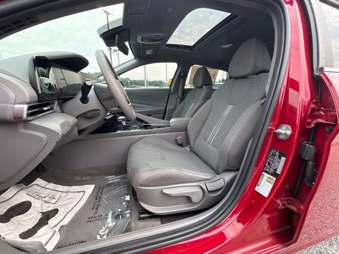 Used 2024 Hyundai Elantra SEL w/ Convenience Package FWD image 12