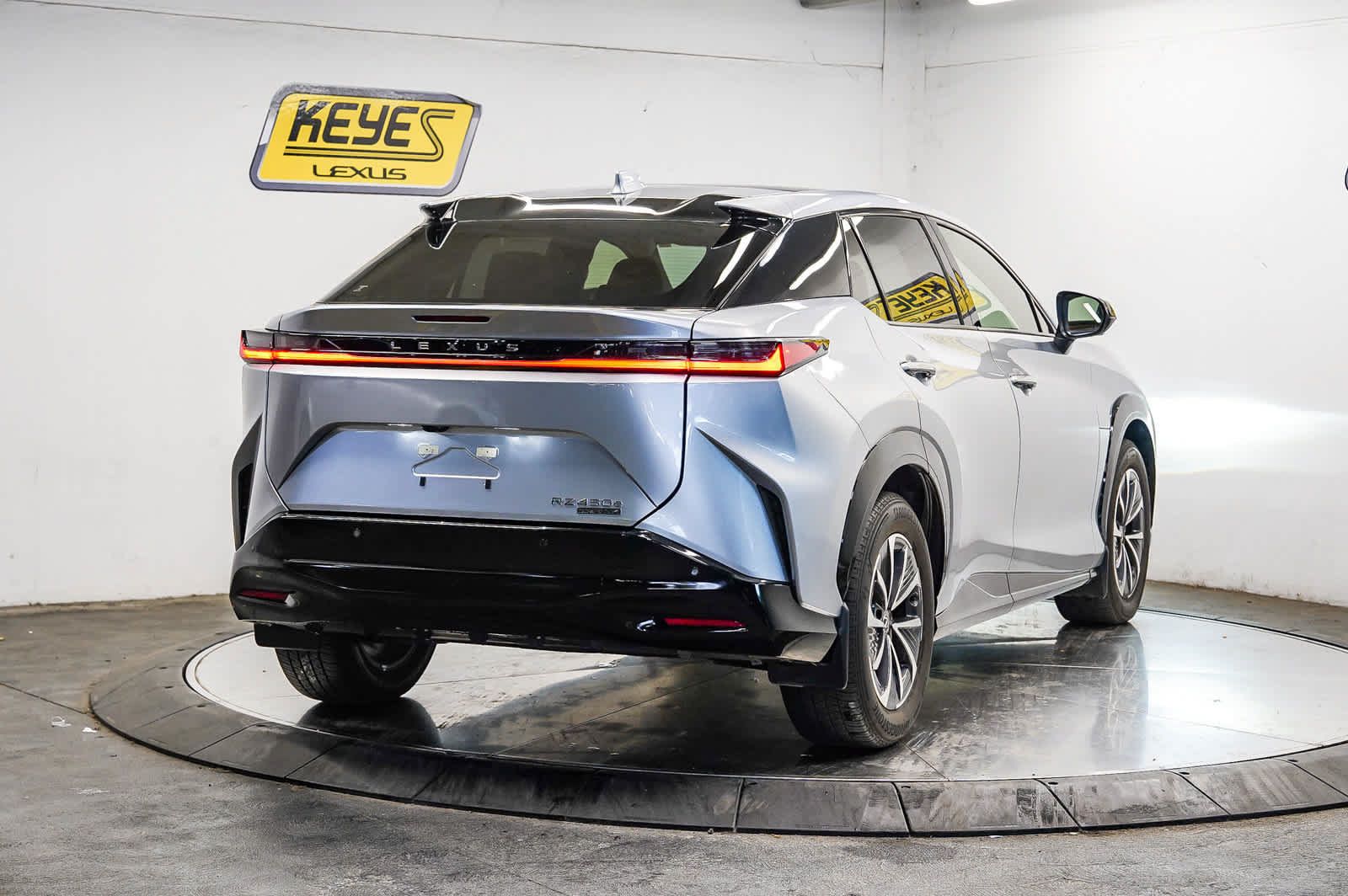 Used 2025 Lexus RZ 450e w/ Accessory Package (2T) AWD/4WD image 4