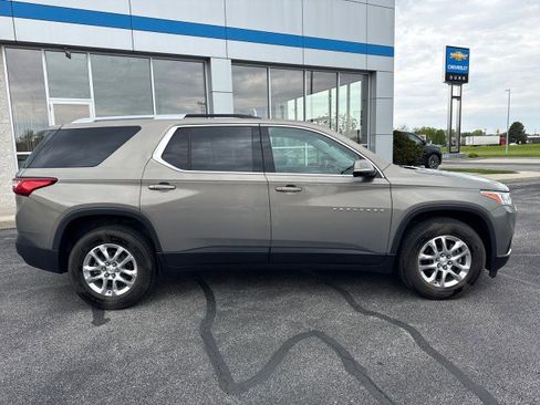 Used 2018 Chevrolet Traverse LT FWD image 2